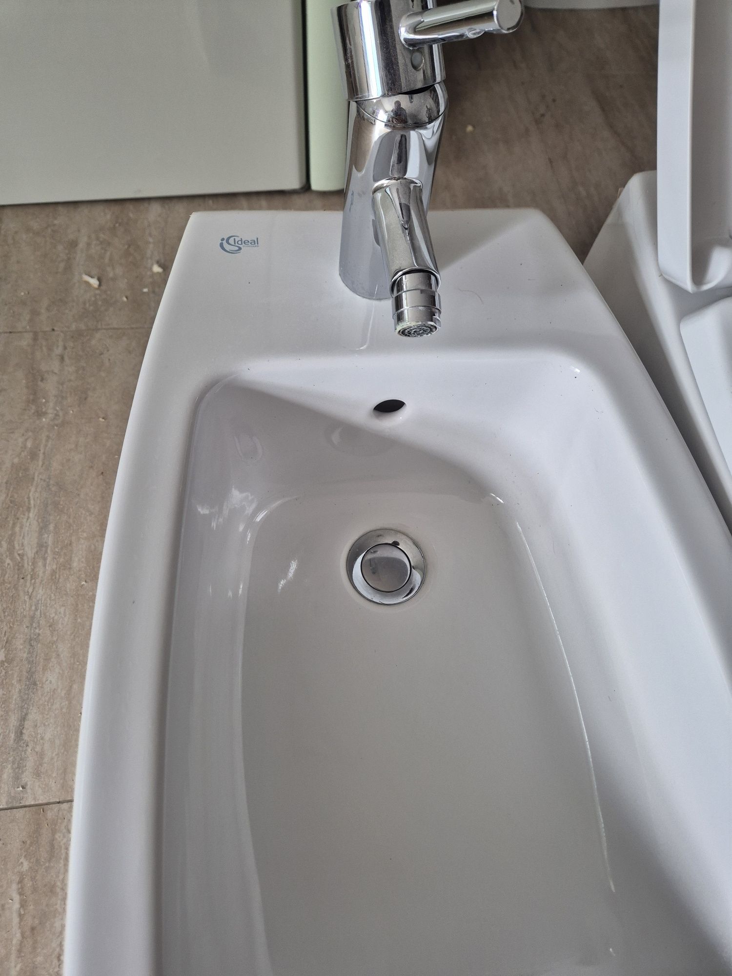 Vand Vas WC pe pardoseala Ideal Standard  rimless alb lucios