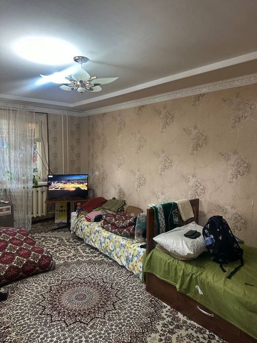 Продам чиланзар 23.  Двух комнатная.  Балкон 2*6