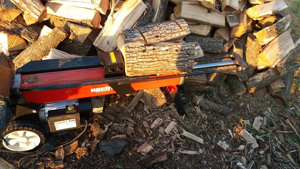 Închiriez despicator lemne /masina de crapat lemn 7 tone forta