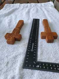 Cruci din lemn confecționate manual