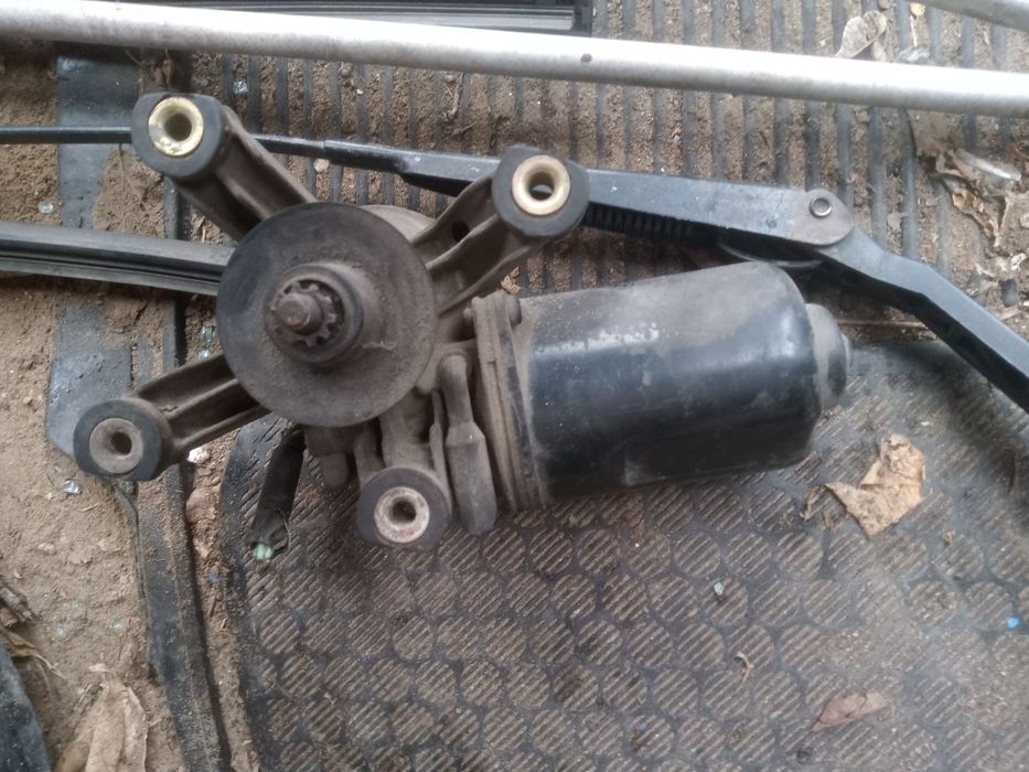 Моторчик с трапеции на Ниссан примера р10