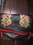 Geanta Desigual neagra cu flori colorate