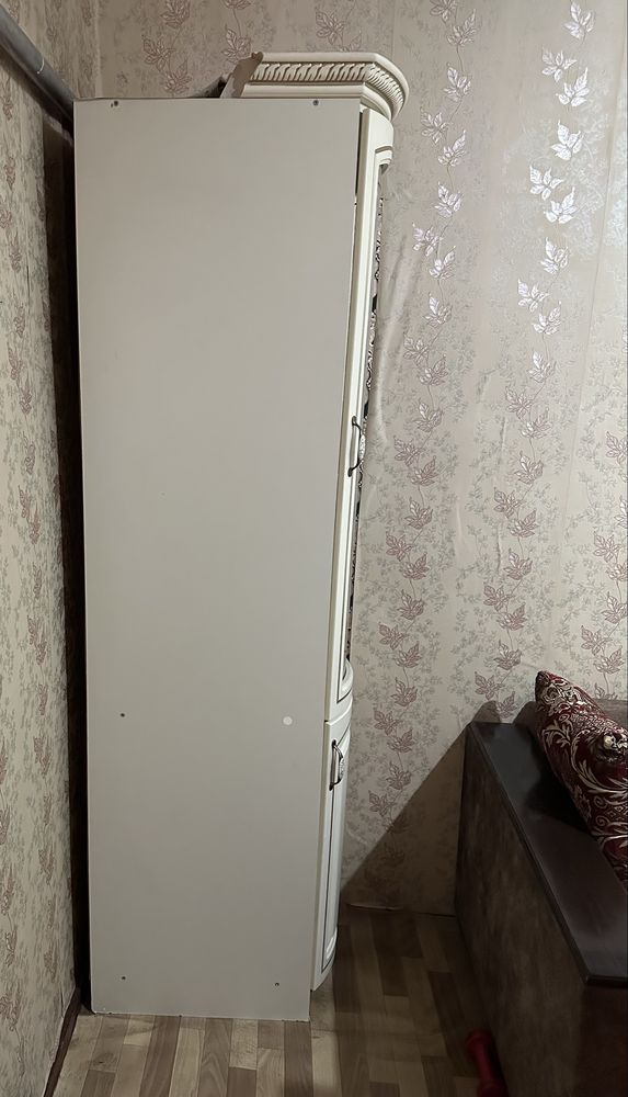 Продам Шкаф Сервант.
