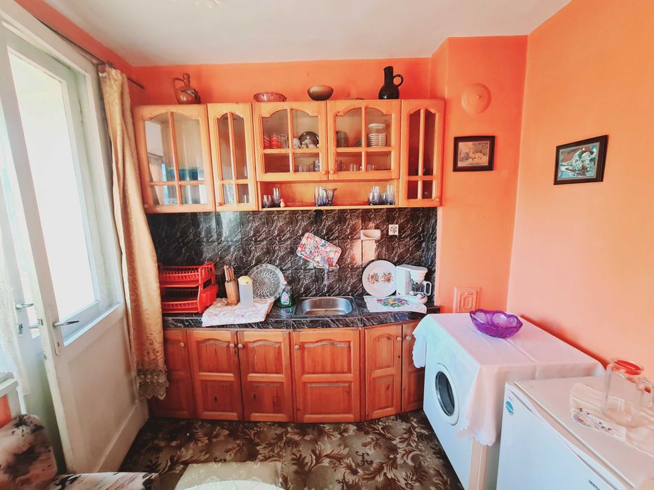 Дава се под наем Двустаен апартамент в Бургас, Възраждане - 80 кв.м за 178.5 € - Снимка #2