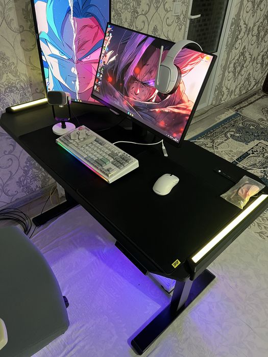 Cougar E deimius 120 / Игровой стол регулируемый по высоте.