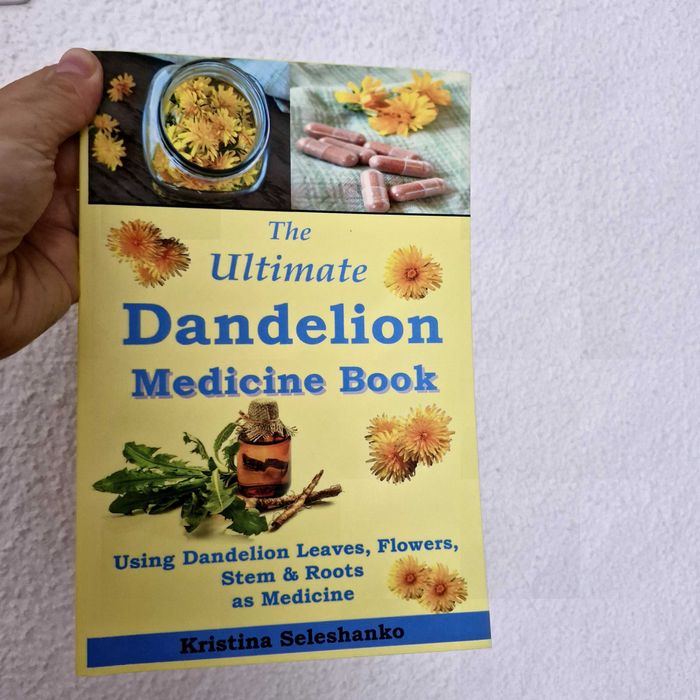 Carte noua: Dandelion, medicine book