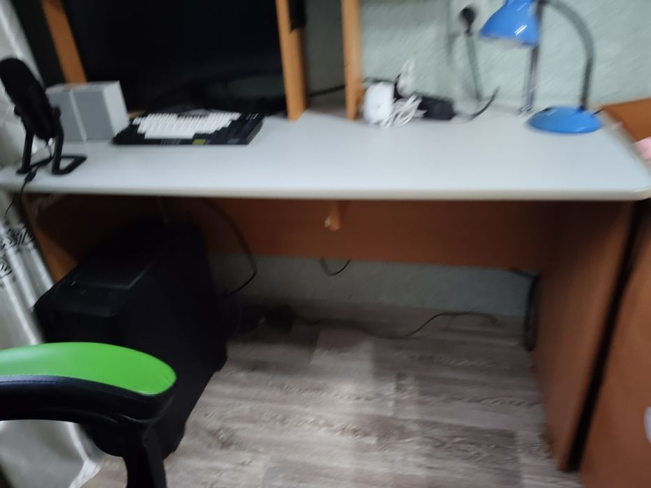 Стол компьютерный