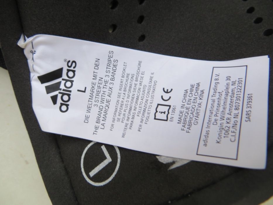 Protectie gambe fotbal ADIDAS, produs NOU, original si ciorapi gambe