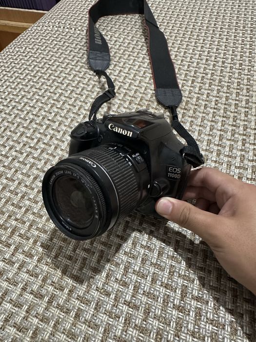 Зеркальный фотоаппарат Canon EOS 1100D