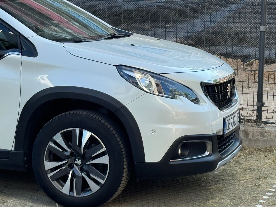 Пежо 2008,Панорамен таван и самопаркиране