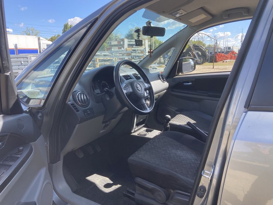 Vând auto Suzuki