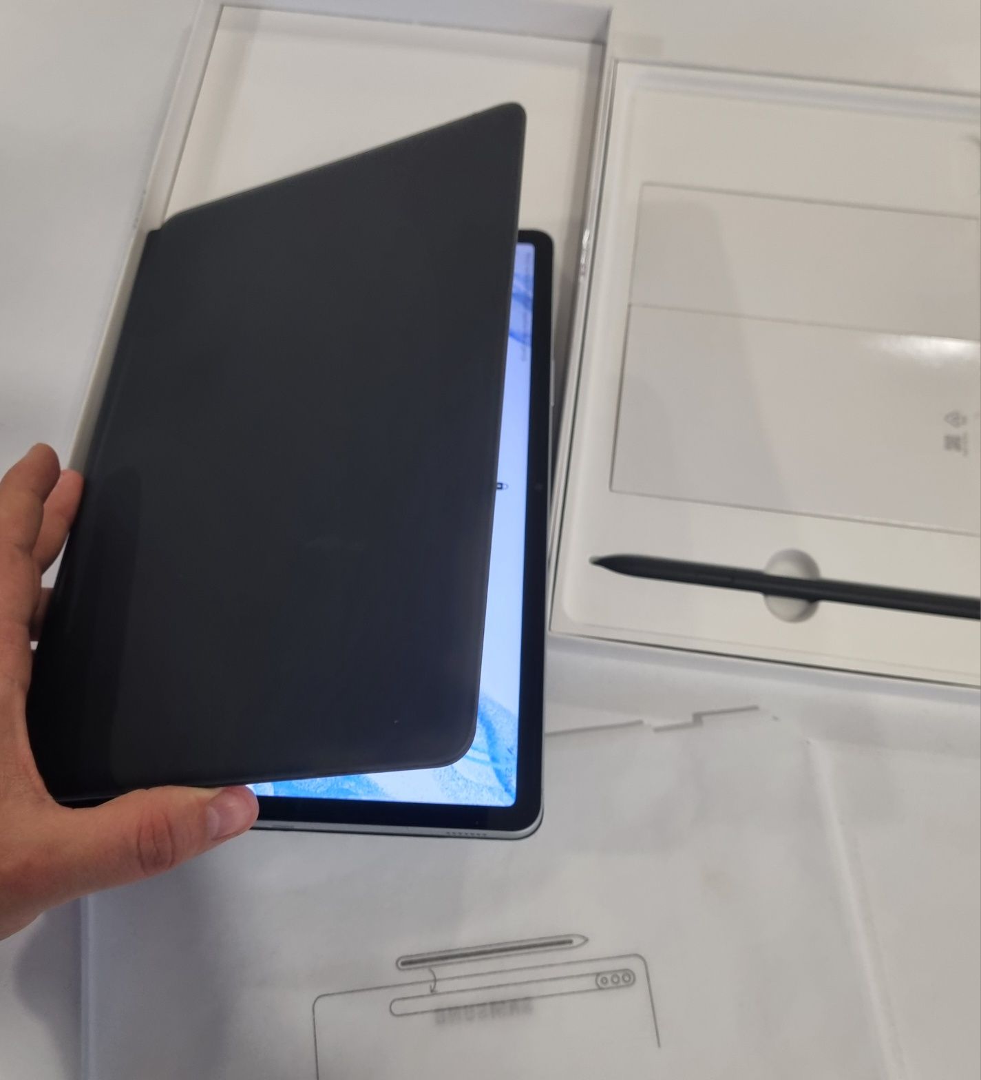 Vand Samsung Tab S8 5G si husa cu tastatura in garantje
