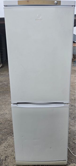 Холодильник “Indesit”