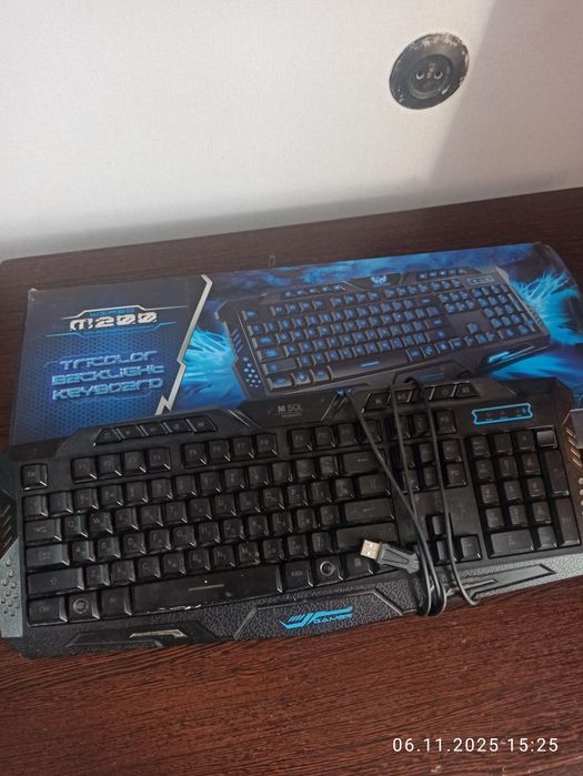 Продам клавиатуру с подсветкой