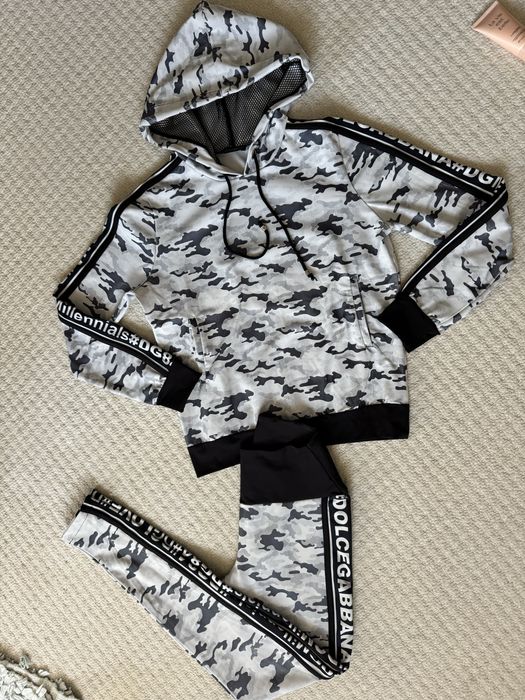 Trening set hanorac+ pantaloni dolce & gabbana marime XS