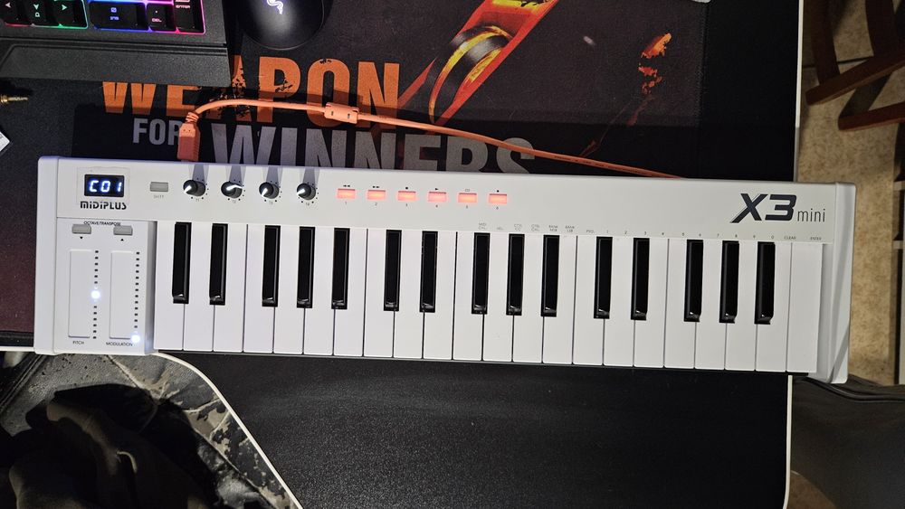Продам midi клавиатуру midiplus x3mini