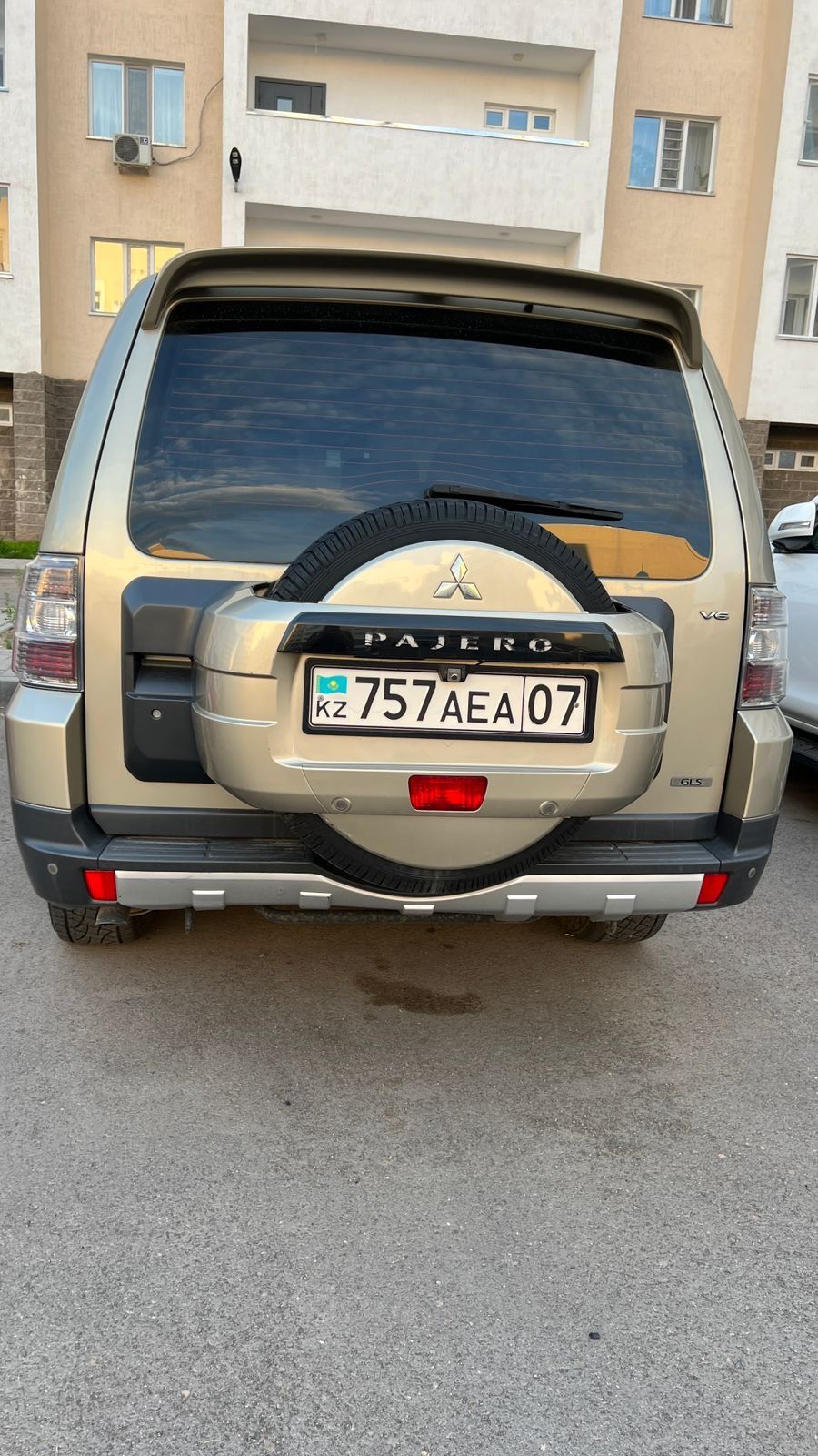 Автомобиль Mitsubishi Pagero