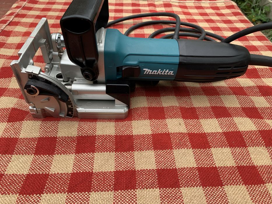 Makita PJ7000/220 V/701 W/ нут фреза