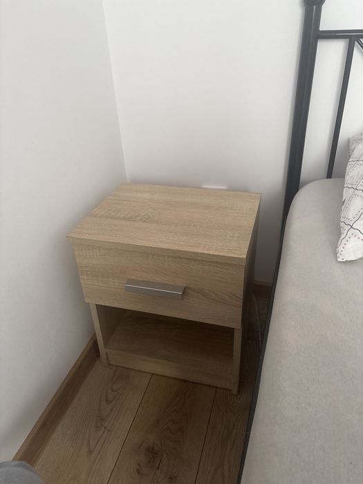 Doua noptiere moderne