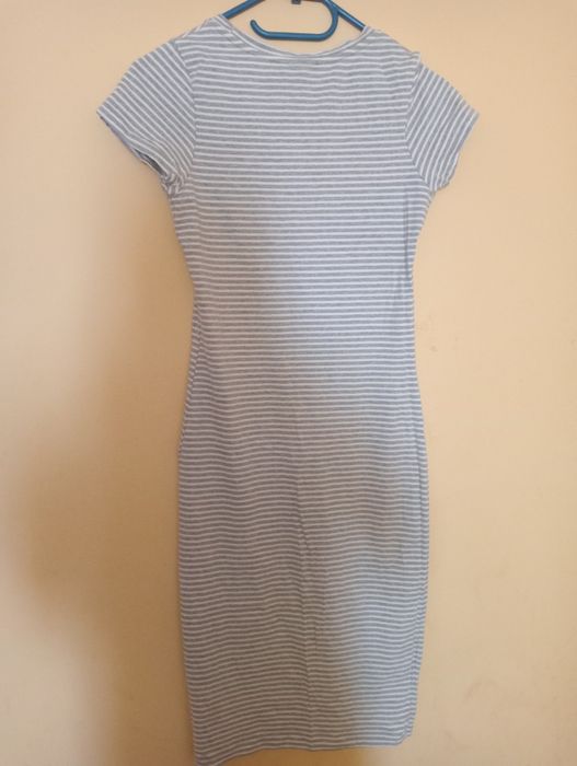 Vând rochite purtat odată