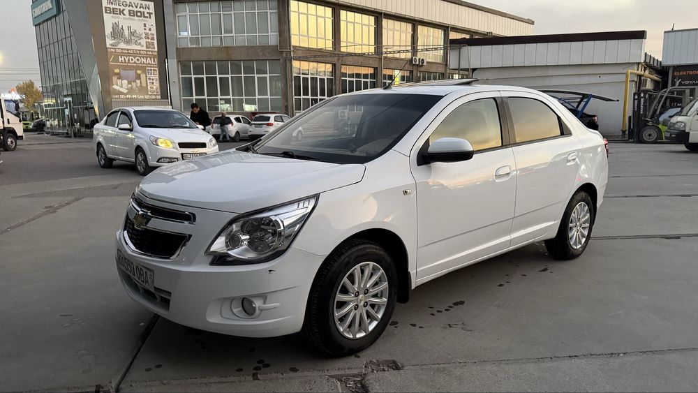 Кобальт 4 позиция фул наврот, люкли сотилади.