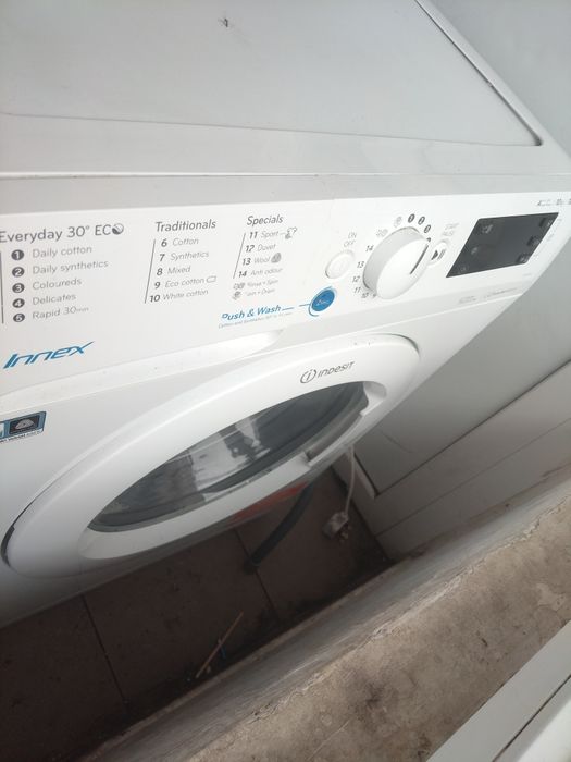 Vând mașină de spălat și uscător rufe