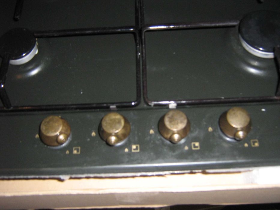 Plita Candy pe gaz si butelii galbene,aproate plina si goala