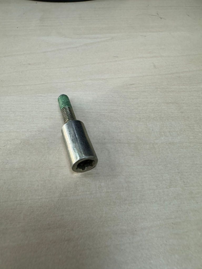 Surub chiuloasa - capac culbutori - pompa vacum BMW m47 n47 m57