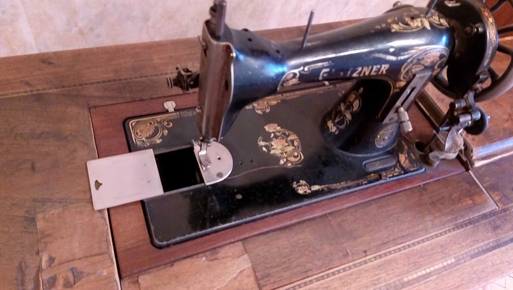Автентична шевна машина Gritzner