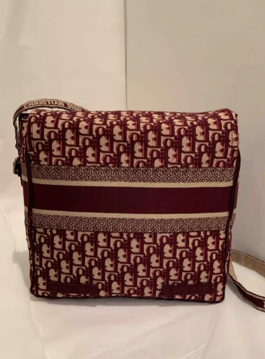 Dior чанти налични