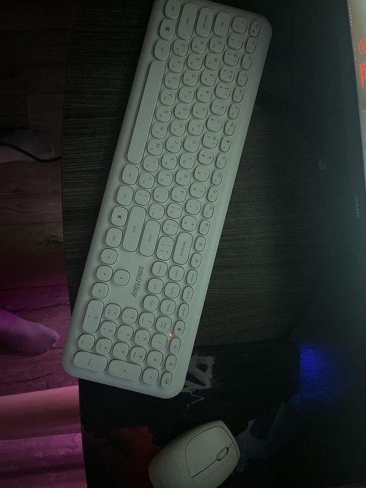 Обменяю беспроводную клавиатуру с мышью на нормальную проводную клаву