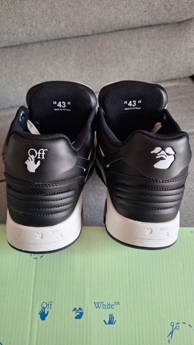 Adidasi Off-White Out Of Office negri