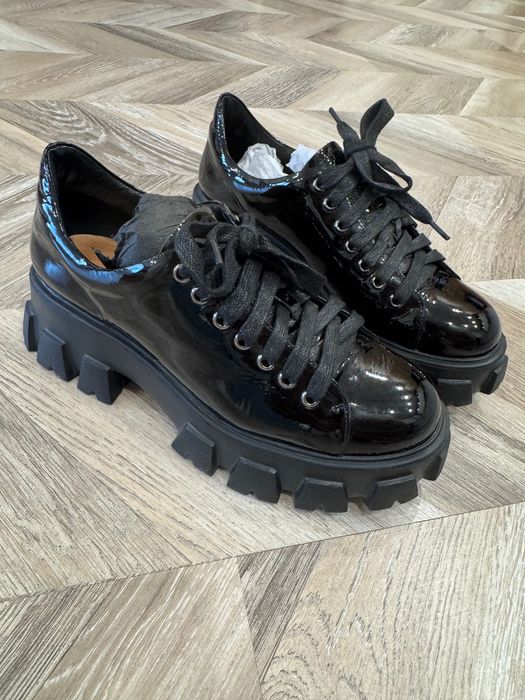 Ботинки лаковые 36 размер