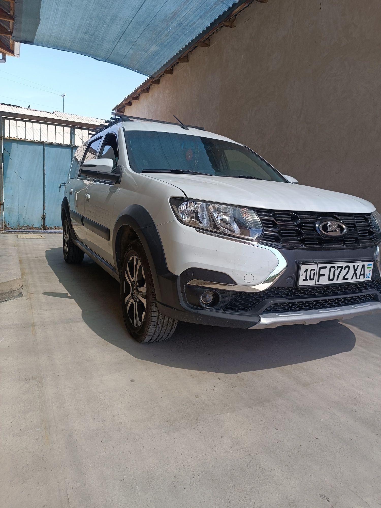 Lada largus cross