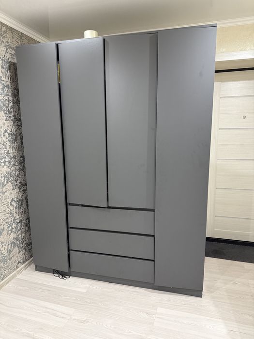 Шкаф в прихожую , спальню