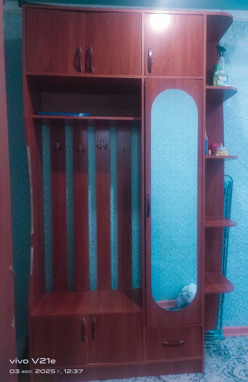 Продам прихожую и комод