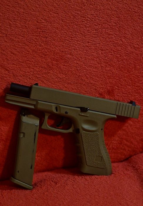 Glock 17 gen. |V  TAN》E&C Airsoft ~Green Gas
