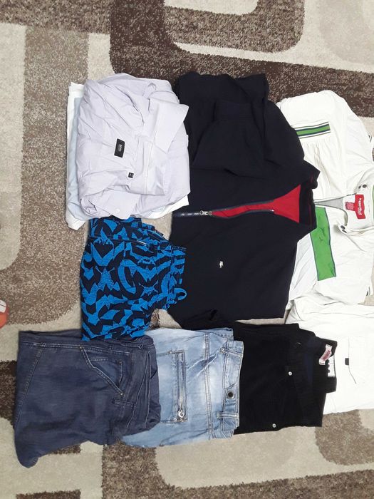 Haine bărbați  adidasi și papuci  ,tot ce se vede 200 de lei