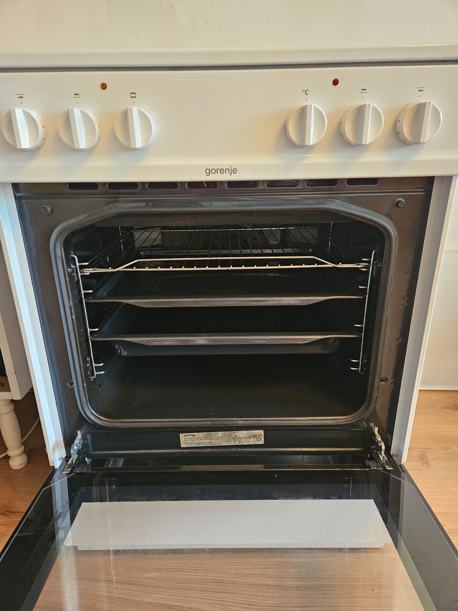 Готварска печка Gorenje керамичен плот