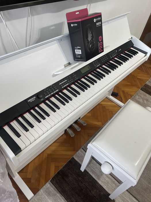 Pian folosit decat 3 luni.