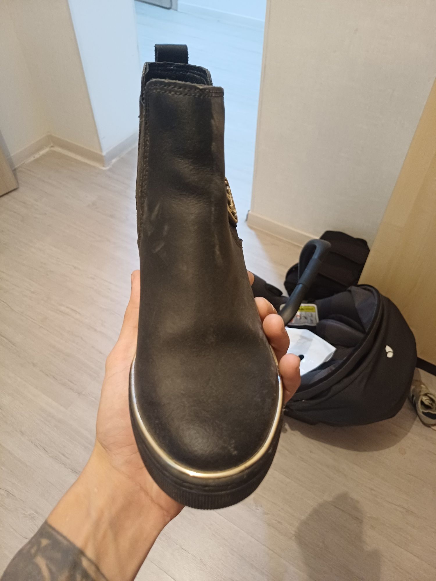 Женские осенние ботинки. БРЕНД  Guess