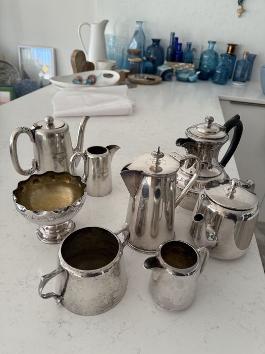 Сребърни/посребрени съдове чайник,канички,свещник бронз