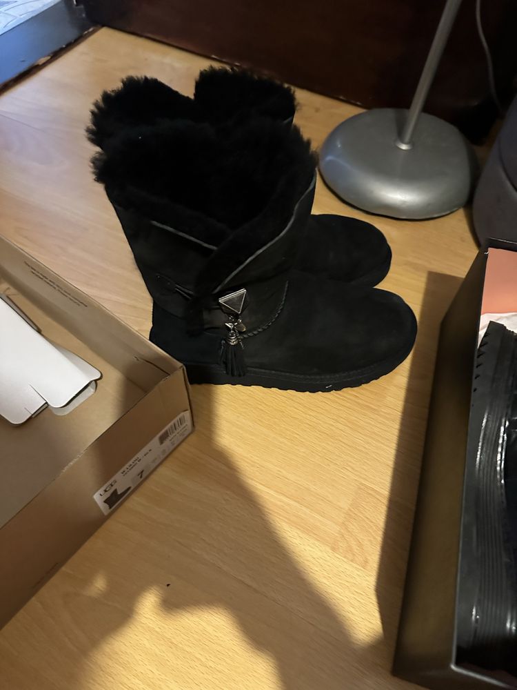 UGG originale , marimea 38