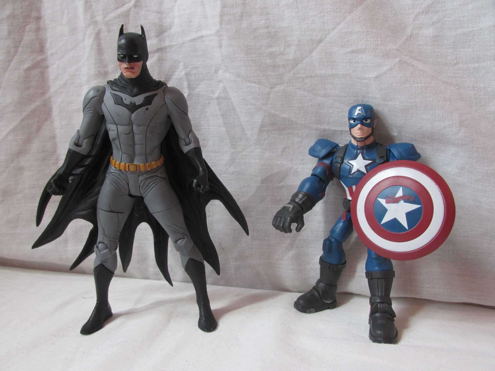 Set Supereroi Marvel Batman (20 cm) si Captain America (14 cm)