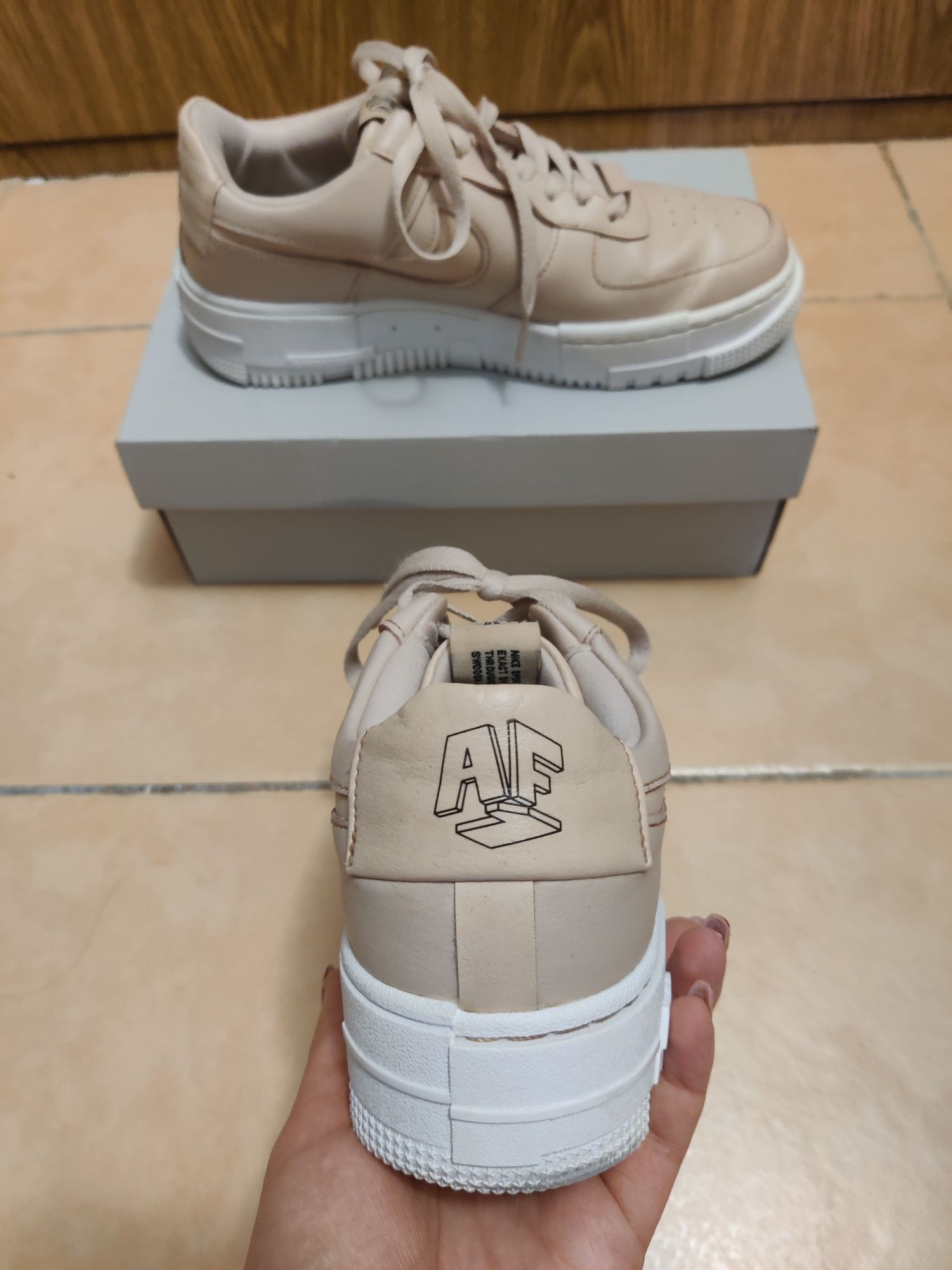 Nike Air Force 1 Pixel