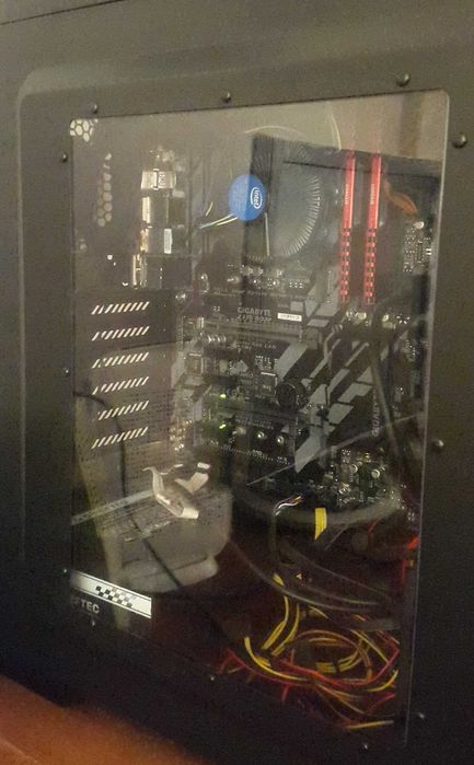 Sistem PC Unitate Calculator Gigabyte Intel i7 - 8700 16GB RAM 3000MHz