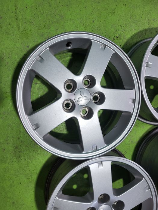 16 5x114.3 Mitsubishi лети джанти 5х114.3