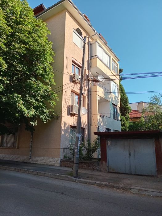 Продавам етаж от кооперация