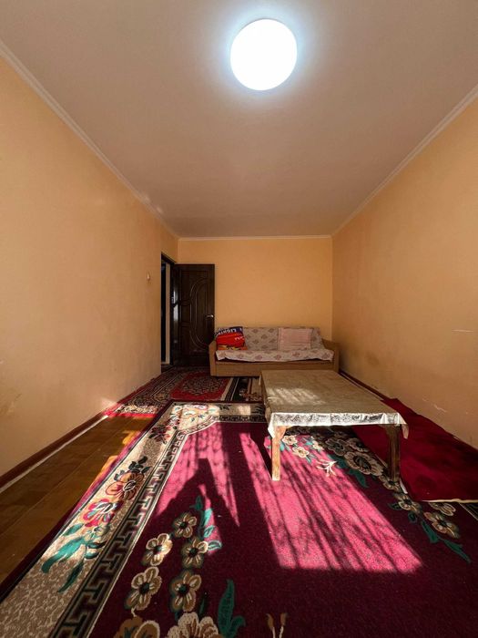 Йулга якин 1 хонали квартира сотилади