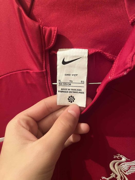 Екип на Nike, нов, без етикети, размер 158-170.